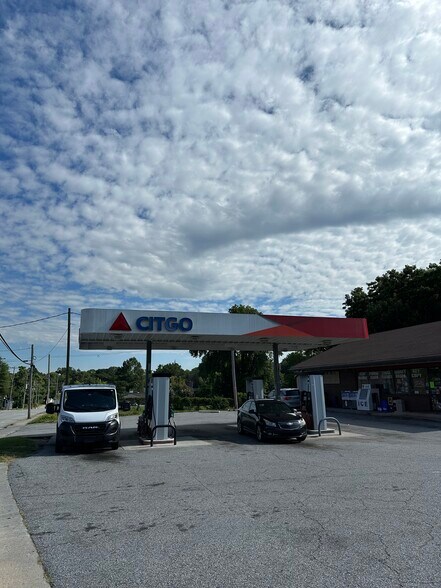 More Photos Of 1421 English Rd, High Point Convenience Store For Sale