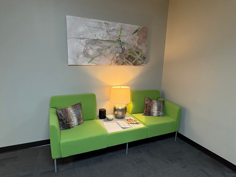 More Photos Of 402-404 S Scott Rd, Fort Wayne Showroom For Sale
