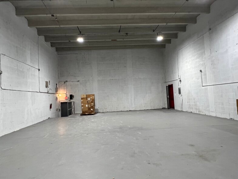 More Photos Of 8451 NW 66th St, Miami Warehouse For Lease
