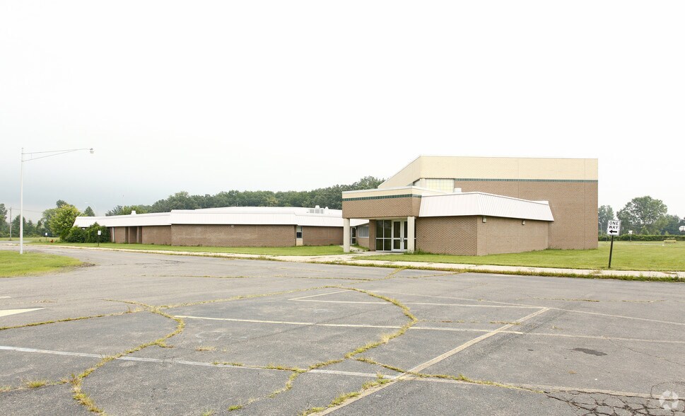 More Photos Of 15303 Merriman Rd, Romulus Schools For Sale