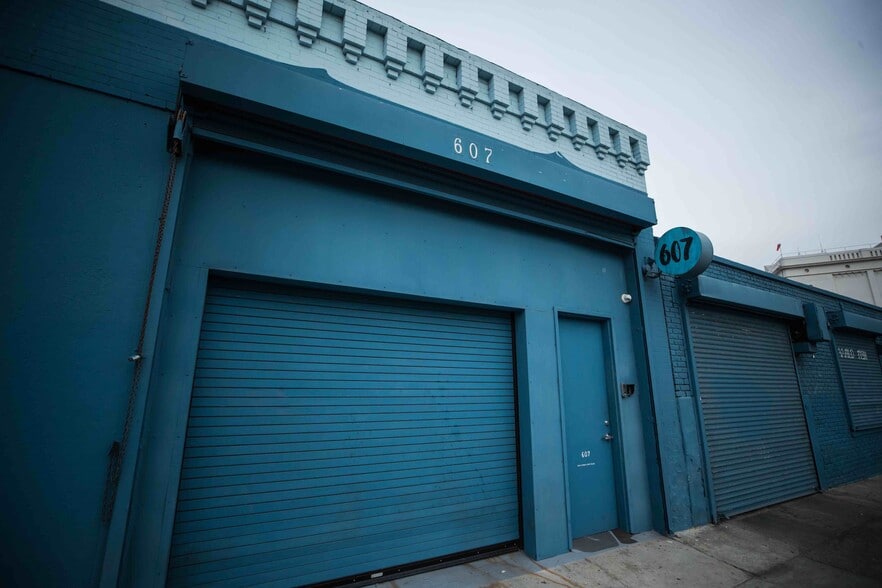 Primary Photo Of 607 4th St, Los Angeles Showroom For Lease