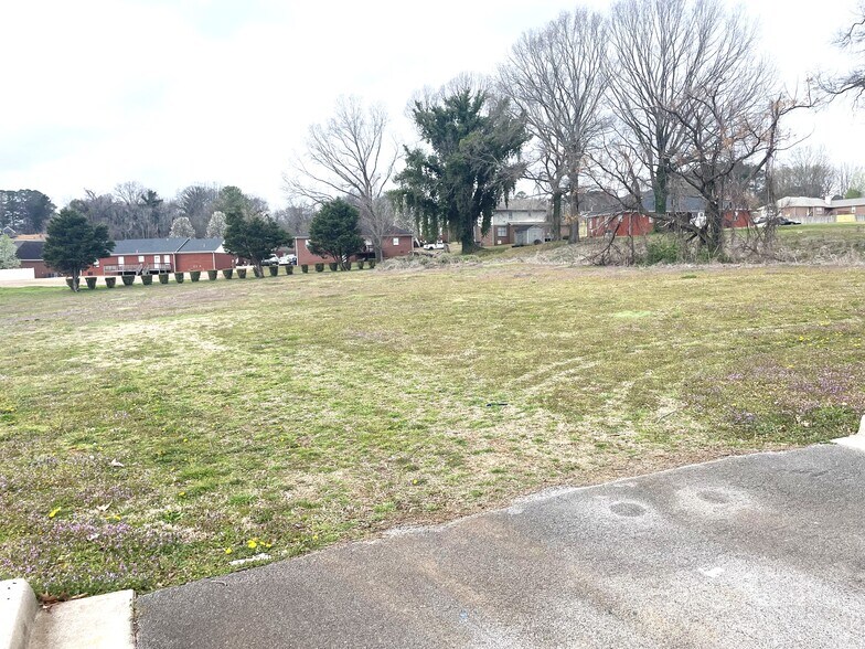 More Photos Of 2055 Blue Spring Rd, Huntsville Storefront Retail Office For Sale