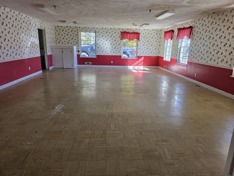 More Photos Of 913 9th Ave W, Hendersonville Skilled Nursing Facility For Sale