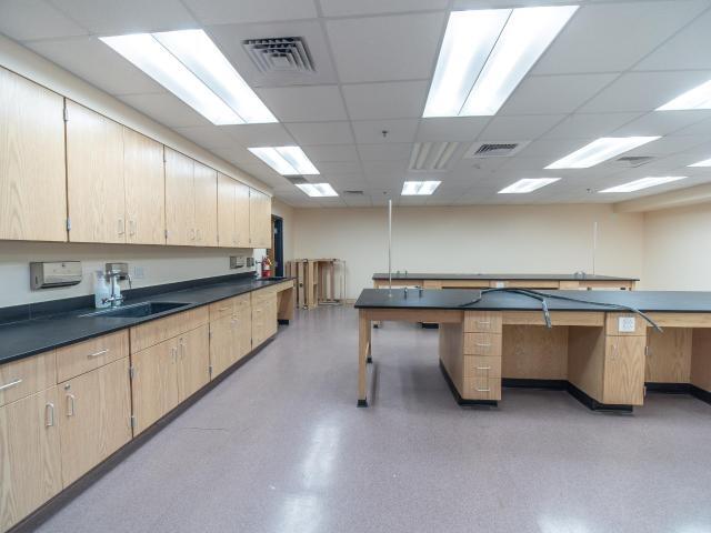 More Photos Of 10 Timberview Ln, Russell Medical For Sale