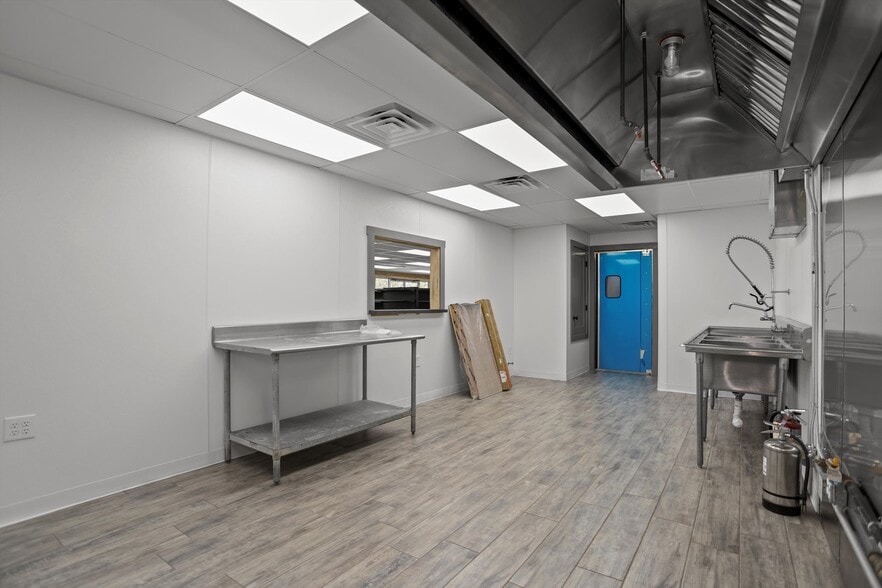 More Photos Of 6893 TX-19, Crockett Freestanding For Sale