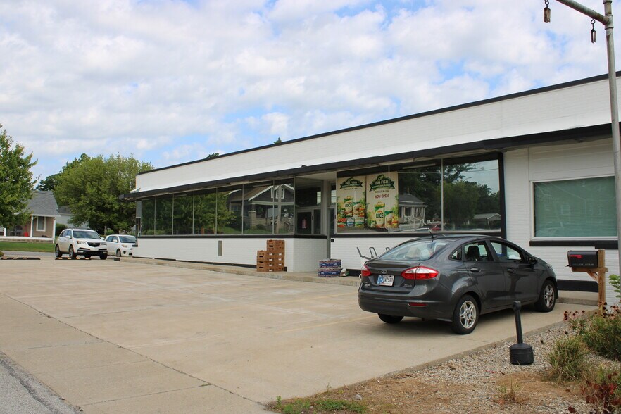 More Photos Of 150 W Clinton St, Danville Light Distribution For Sale