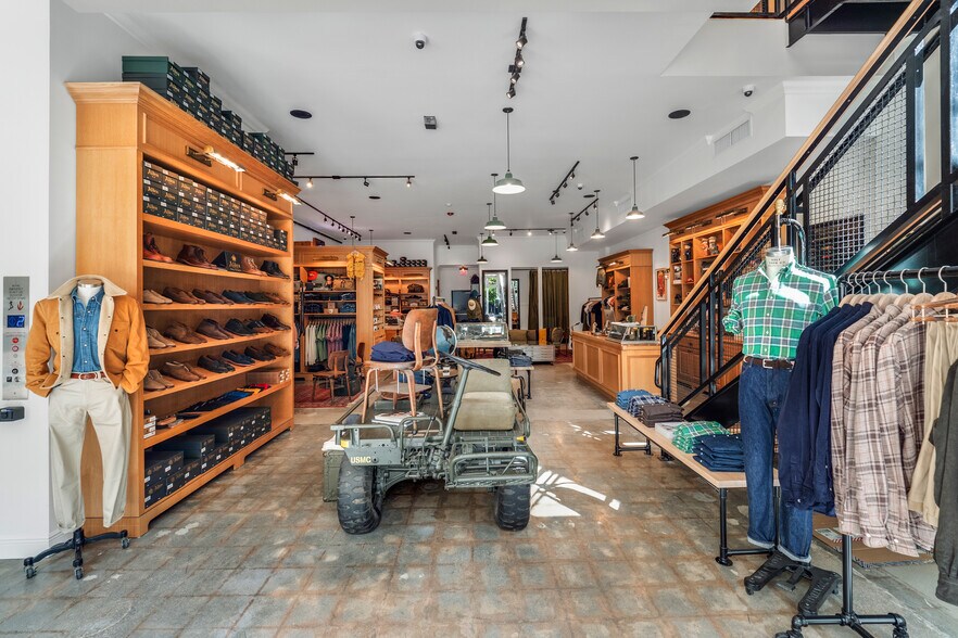 More Photos Of 223 SE 1st St, Miami Storefront Retail Office For Lease