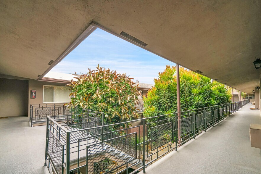 More Photos Of 6225 Reseda Blvd, Tarzana Apartments For Sale