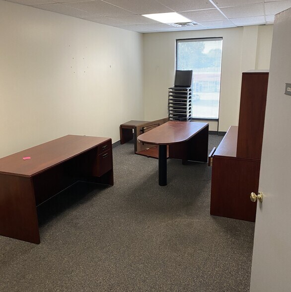 More Photos Of 1523 S Green River Rd, Evansville Office Residential For Lease