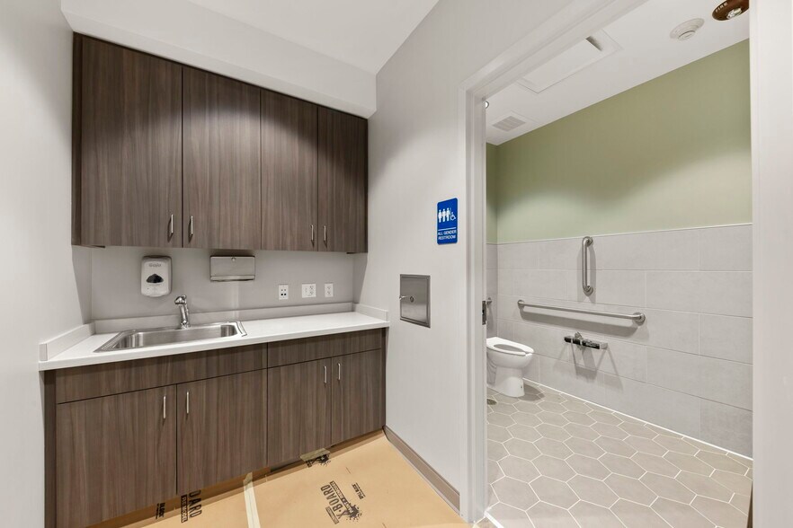 More Photos Of 712 Northwest Hwy, Fox River Grove Medical For Sale