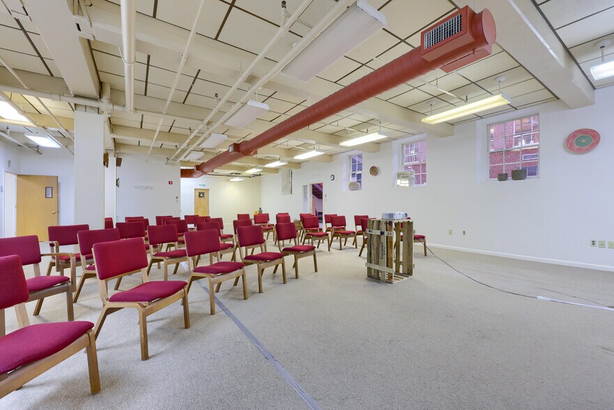 More Photos Of 704 Main St, Akron Flex For Sale