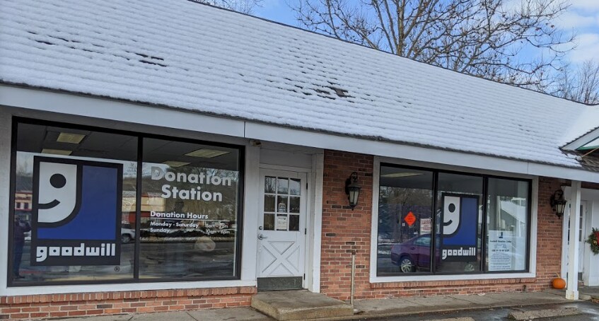 More Photos Of 17 Danbury Rd, Wilton Freestanding For Lease