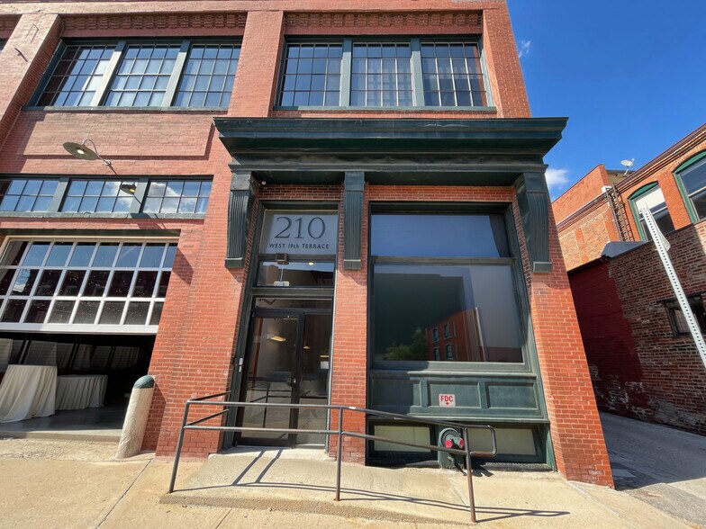 More Photos Of 210 W 19th Ter, Kansas City Office For Lease