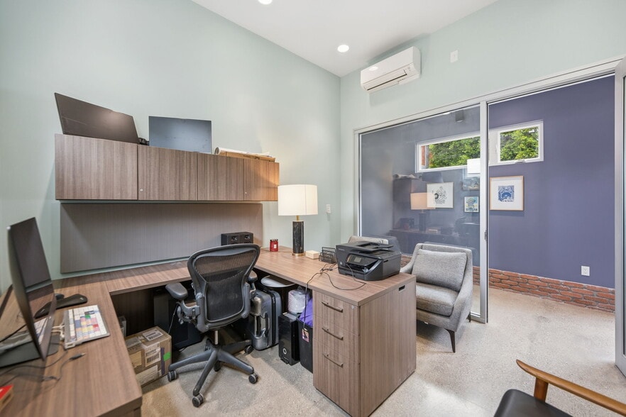 More Photos Of 1674 Corinth Ave, Los Angeles Office For Sale