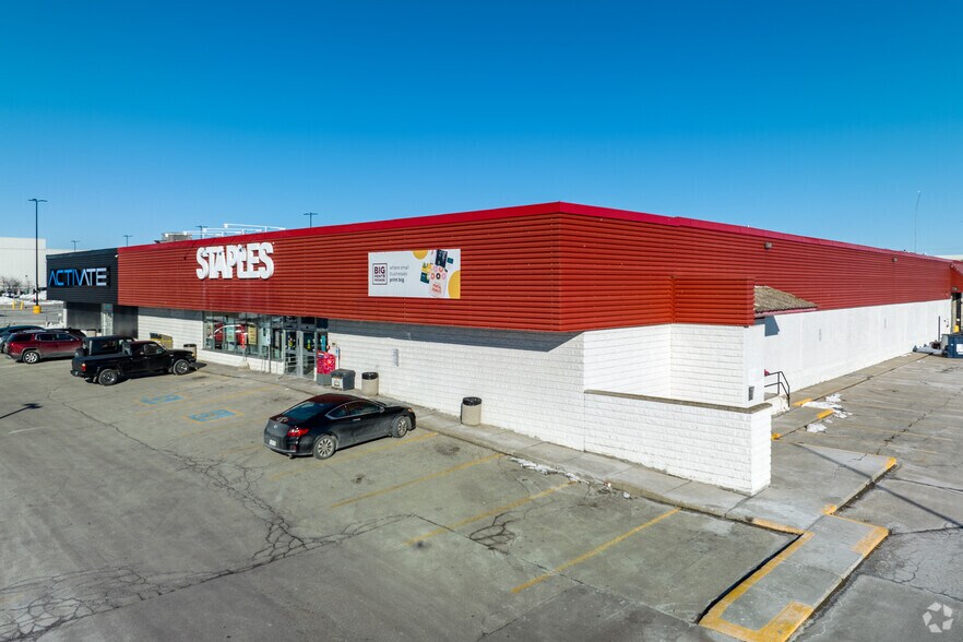 More Photos Of 1980 Eglinton Ave E, Toronto Department Store For Lease