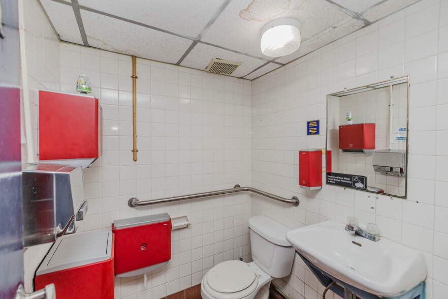More Photos Of 503 N West St, Wichita Fast Food For Sale