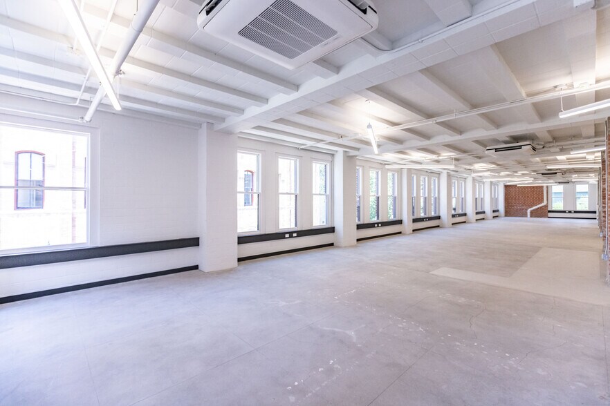 More Photos Of 200 Main Plz, San Antonio Office For Lease