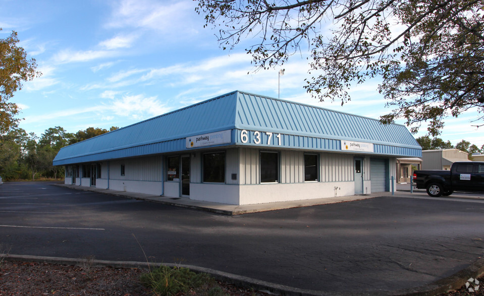 Primary Photo Of 6371 Arc Way, Fort Myers Manufacturing For Lease