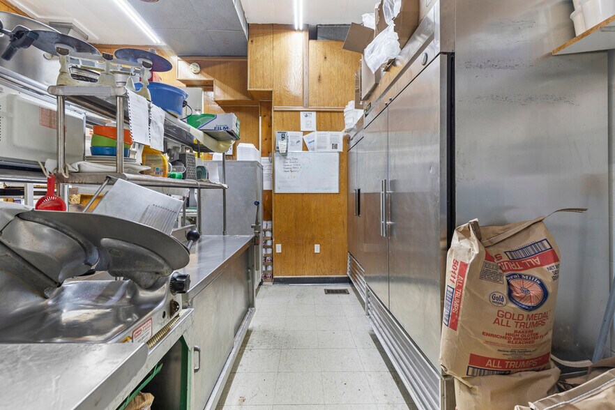 More Photos Of 114 E Lincoln Ave, Mc Donald Storefront For Lease