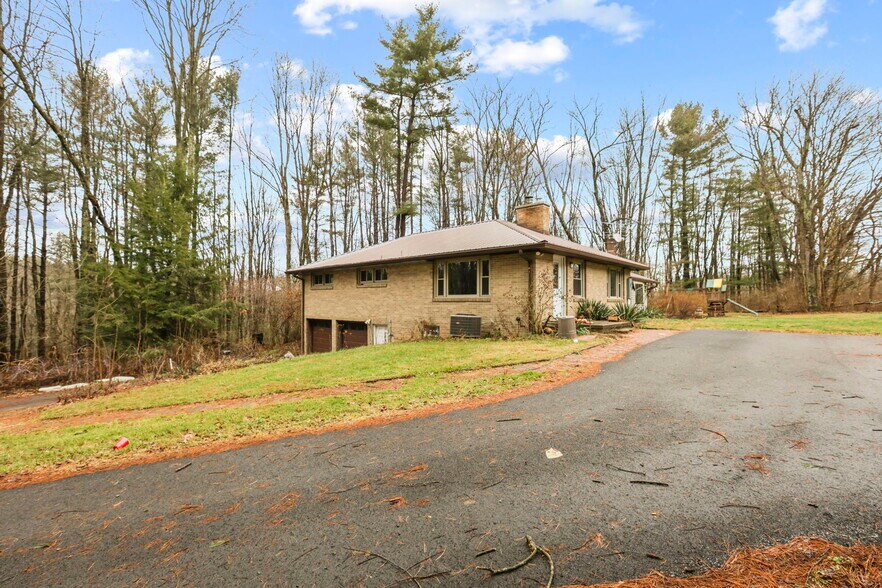 More Photos Of 5734 Durbin Rd, Bellville Specialty For Sale