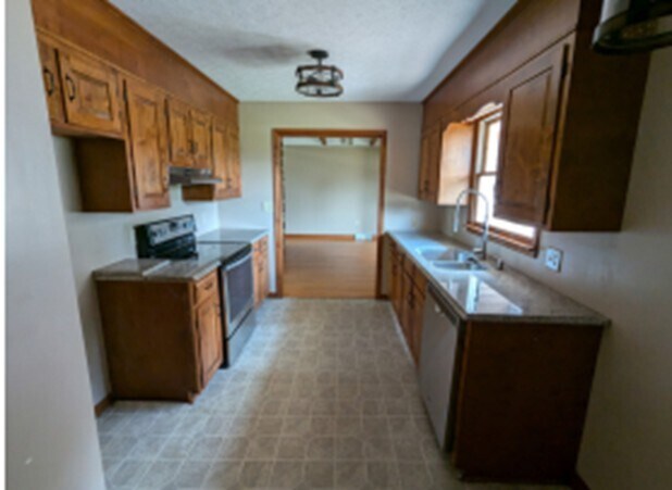 More Photos Of 4087 Lowry Rd, Lowry Specialty For Sale