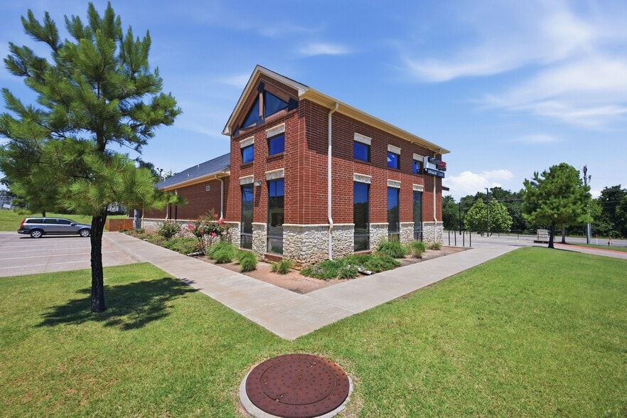 More Photos Of 2300 E 2nd St, Edmond Medical For Sale