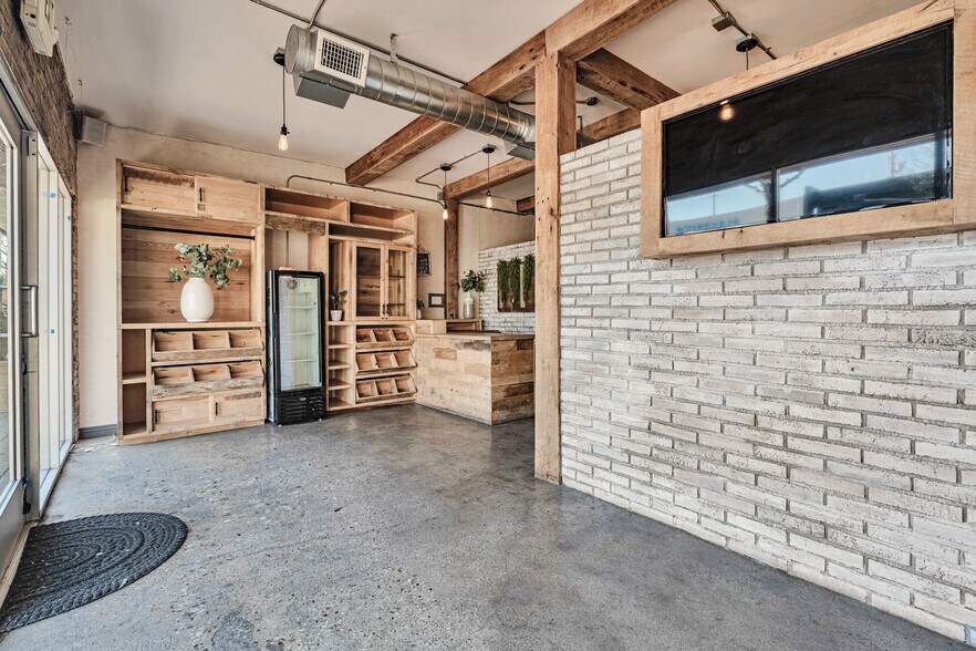 More Photos Of 24363 San Fernando Rd, Santa Clarita Freestanding For Sale