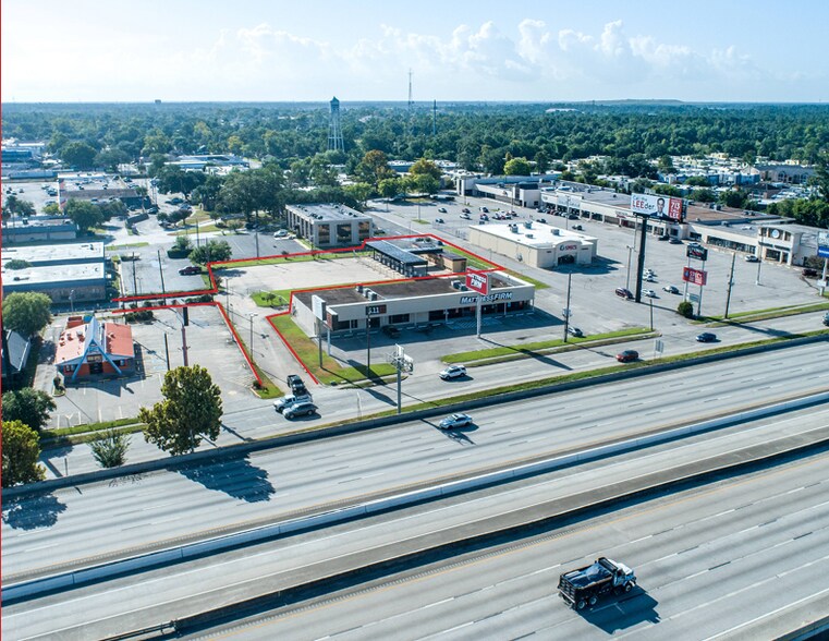 More Photos Of 123 W Main St, Humble General Retail For Lease