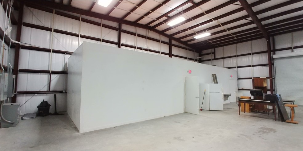 More Photos Of 614 Clear Creek Ave, League City Warehouse For Lease