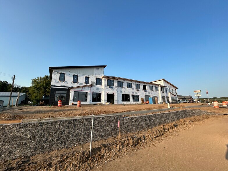 More Photos Of 2040 N Hillcrest Pky, Altoona Apartments For Lease