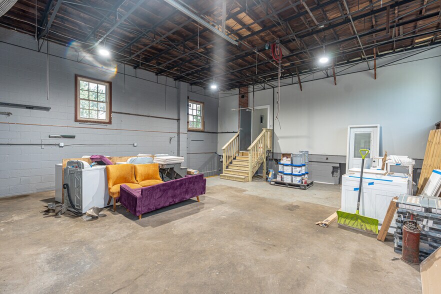 More Photos Of 730 S Marlyn Ave, Essex Flex For Lease