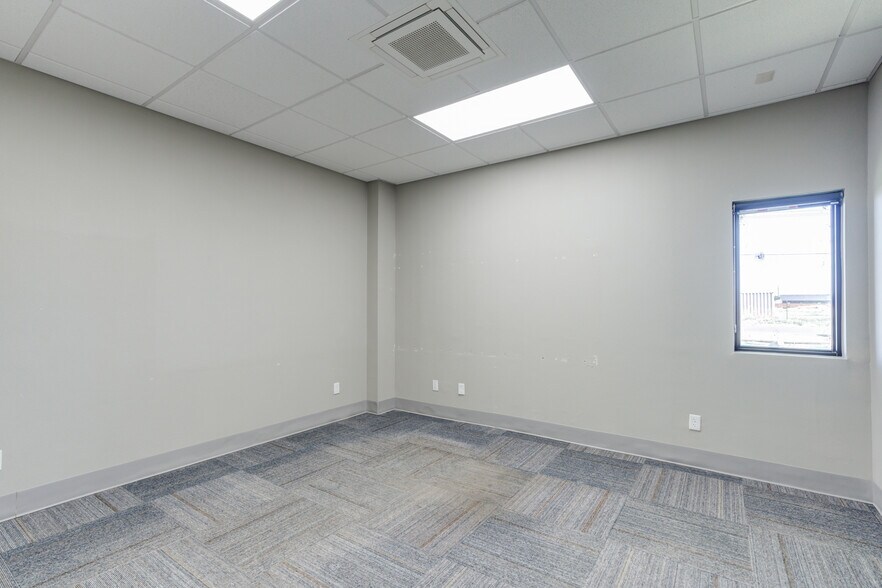 More Photos Of 2405 114th St, Lubbock Office For Sale