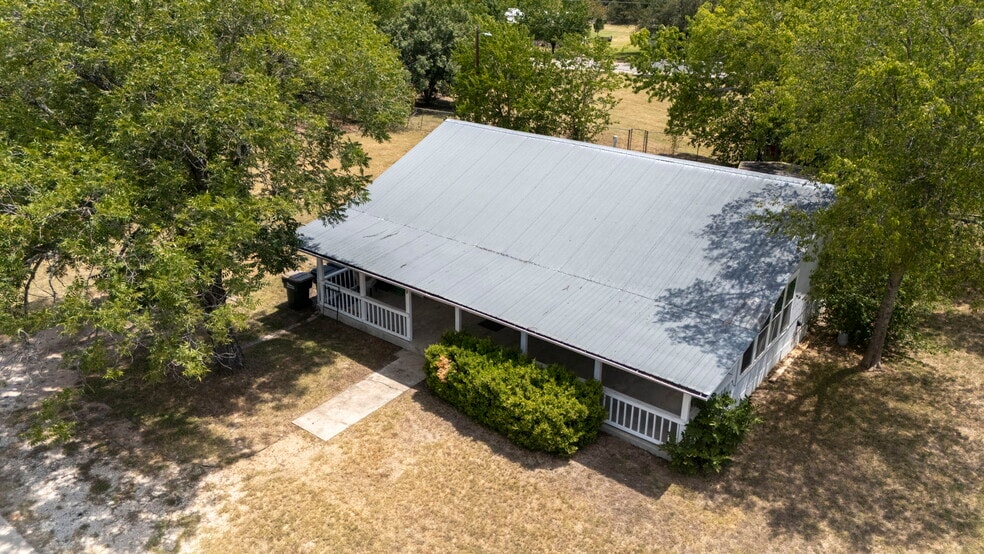 More Photos Of 309 Railroad St, Buda Office For Sale