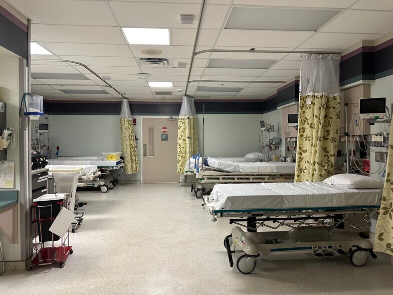 More Photos Of 1310 SE West Star Ave, Port Saint Lucie Hospital For Lease