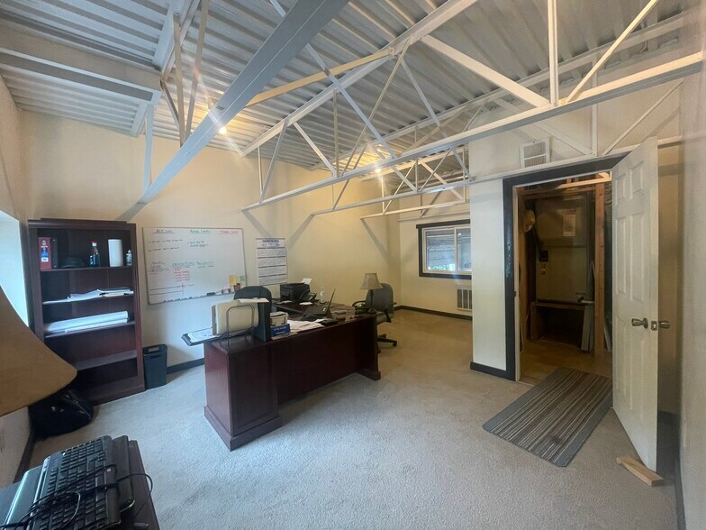 More Photos Of 5559 William Penn Hwy, Alexandria Warehouse For Sale