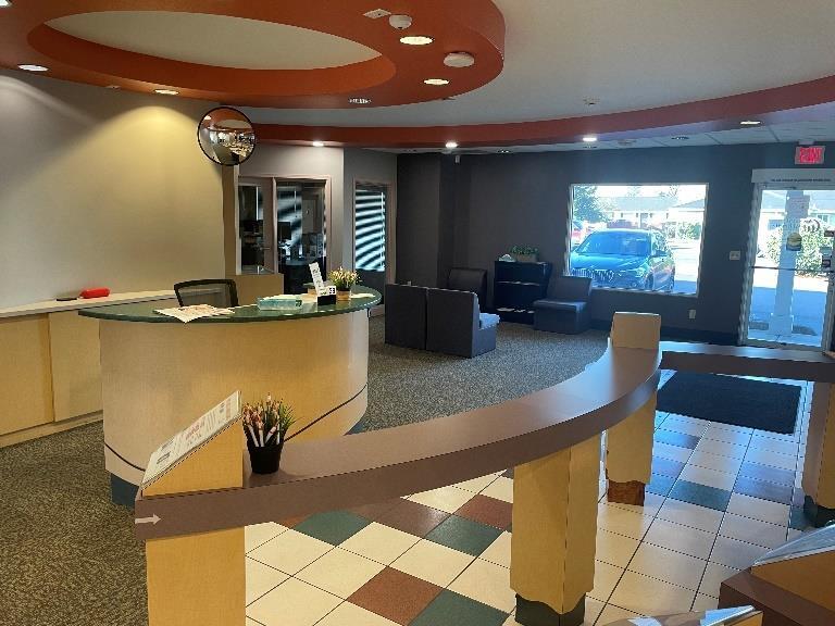 More Photos Of 850-862 Lancaster Dr SE, Salem Office For Sale