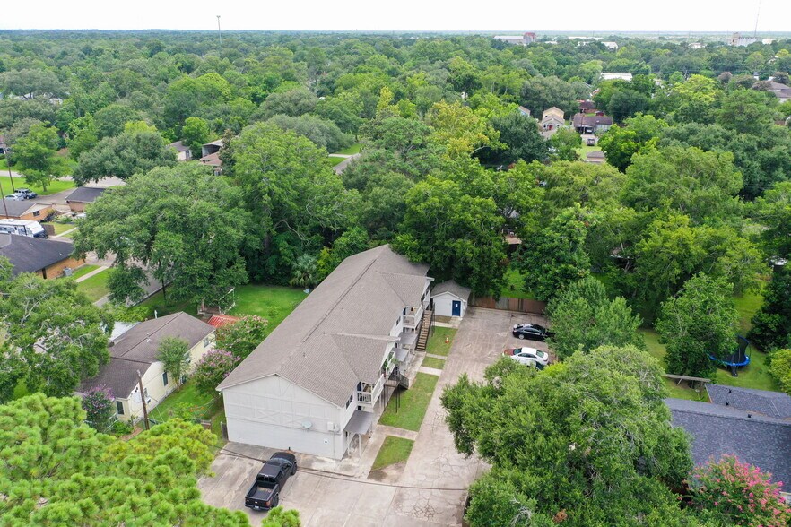 More Photos Of 1312 W Adoue St, Alvin Apartments For Sale