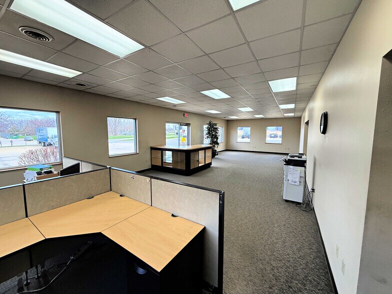 More Photos Of 5658 Westminster Dr, Cedar Falls Warehouse For Lease