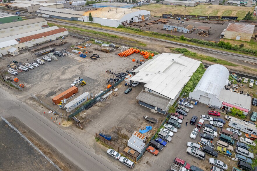 More Photos Of 2150 Cross St, Eugene Service For Lease