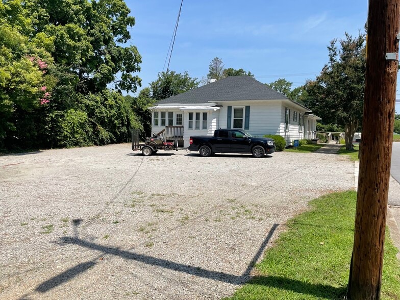 More Photos Of 314 E Atlantic St, South Hill Office For Sale