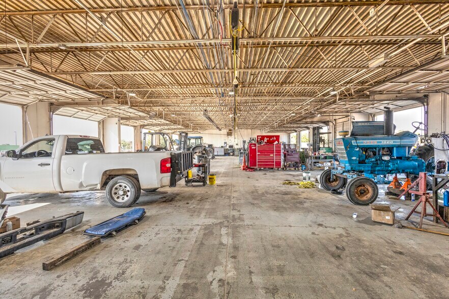 More Photos Of 1909 N Highway 81, Duncan Auto Dealership For Sale