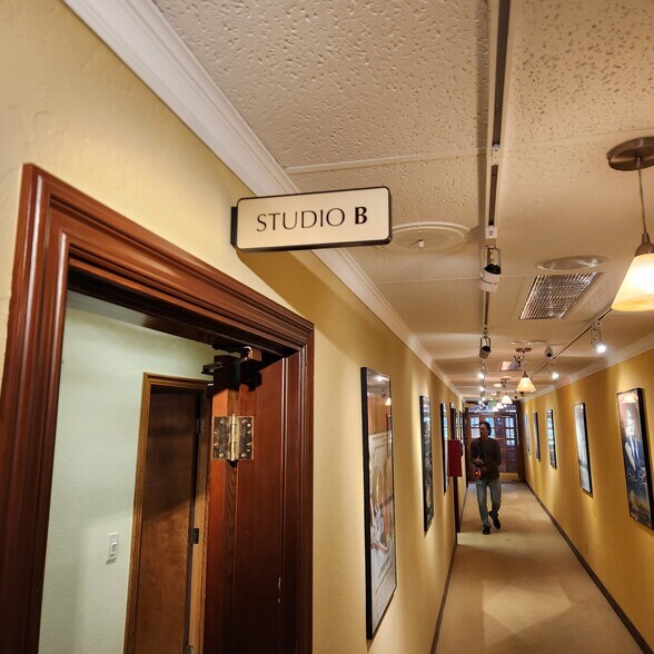 More Photos Of 120 S Victory Blvd, Burbank Loft Creative Space For Lease