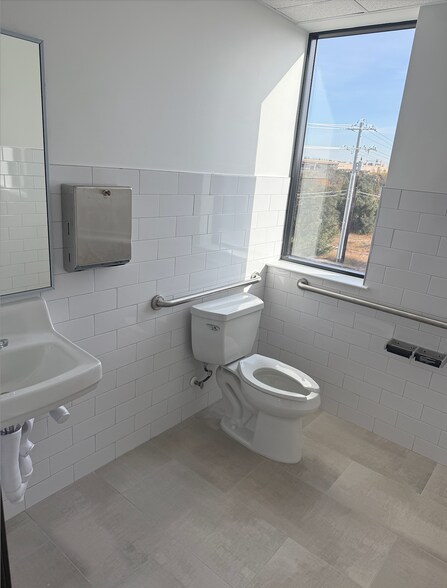 More Photos Of 1651 S Bell Blvd, Cedar Park Medical For Sale