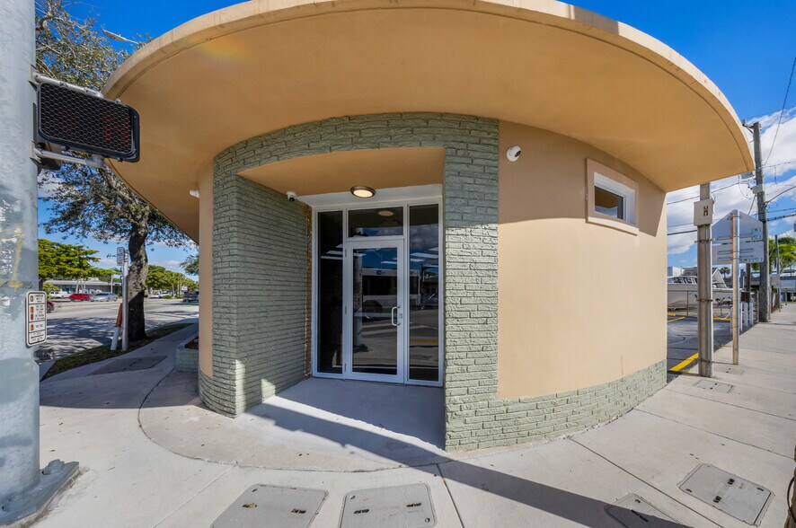 More Photos Of 12501-12505 NW 7th Ave, North Miami Storefront For Lease