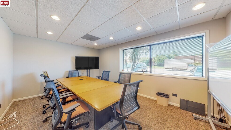 More Photos Of 707-717 N Iowa Ave, Villa Park Office For Sale