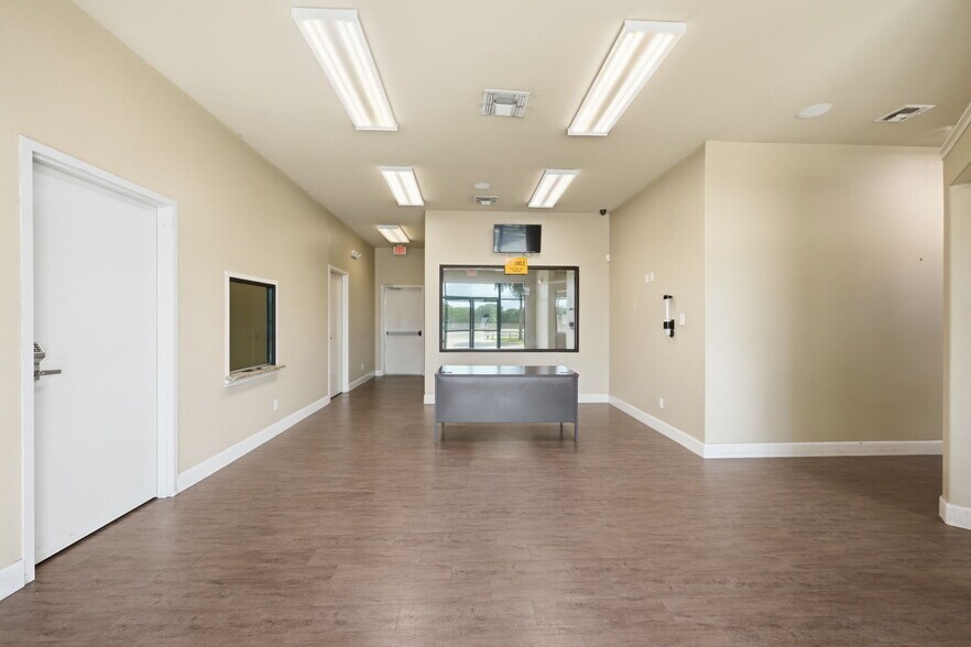 More Photos Of 5407 Interstate 35 Access Rd, San Antonio Land For Lease