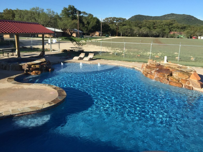 More Photos Of 7070 S US Highway 83, Concan Hotel For Sale