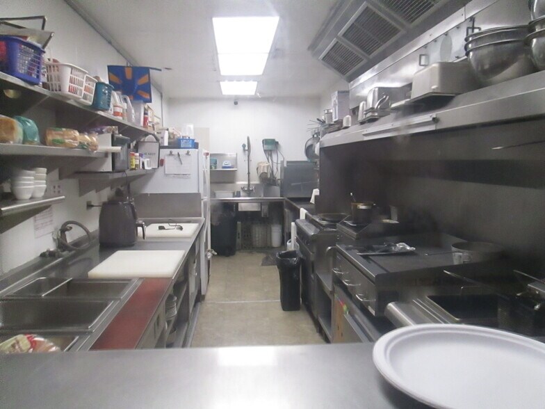 More Photos Of 117 N E St, Lakeview Specialty For Sale