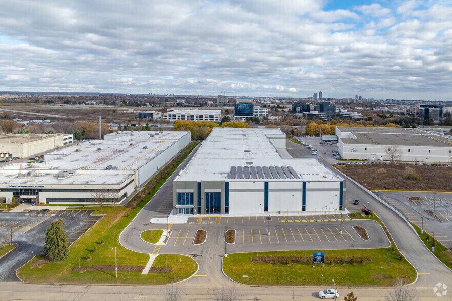 More Photos Of 112 E Beaver Creek Rd, Richmond Hill Warehouse For Lease