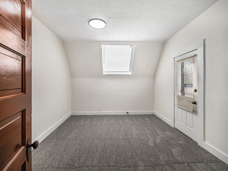 More Photos Of 1618 S 32nd Ave, Omaha Apartments For Sale